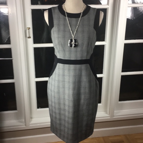 Vince Camuto Dresses & Skirts - Gorgeous Vince Camuto sheath dress